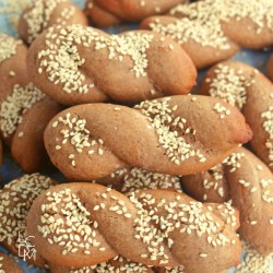 
											Recette des gâteaux grecs à l'huile d'olive et sésame - Ladokouloura - source : LCDM
					