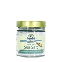 Fleur de sel est récoltée à la main en Magne