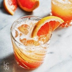 
											Cocktail - mixologie mastiha de Chios (pamplemousse apérol)
					