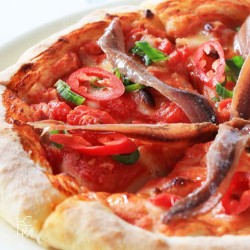 
											Recette de la pizza aux anchois et tomates séchées
					