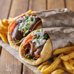 Pitas grecques roulées aux légumes – recette traditionnelle grecque