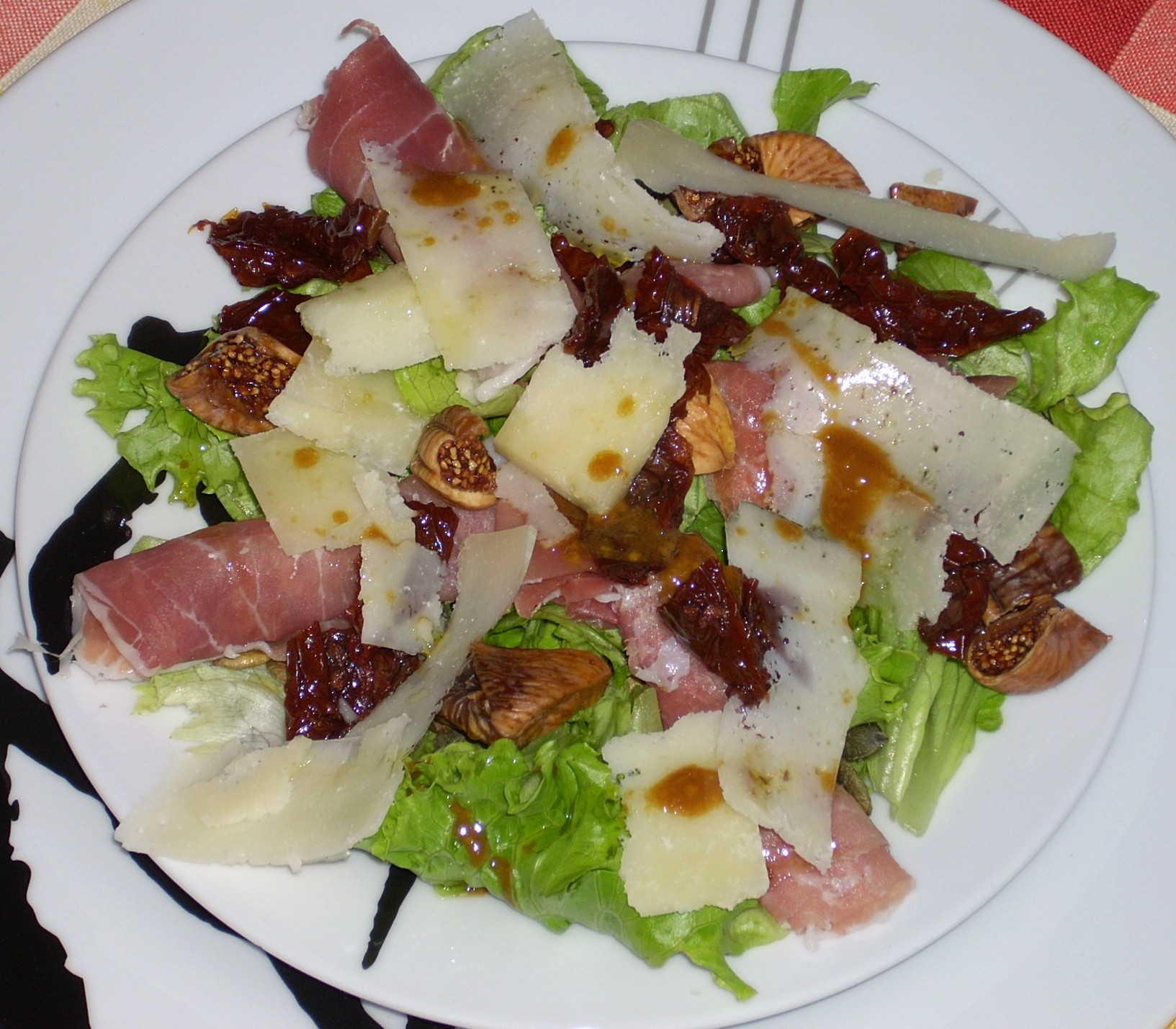 Recette de salade jambon de Parme et figues séchées au vingaigre balsamique